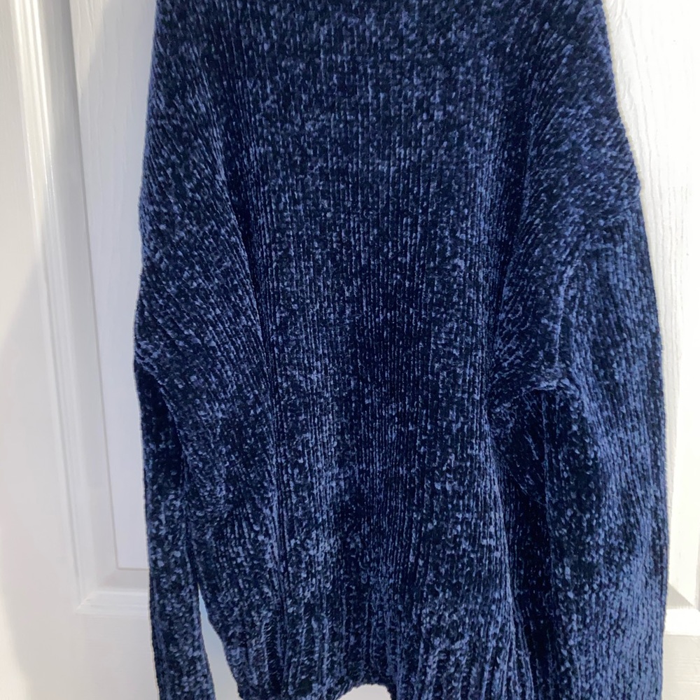 Sweater - Picture 4 of 6